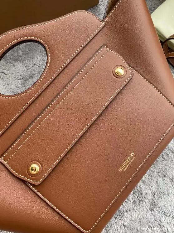 Official FirstBag Ru Pocket Tote BURBERRY 0510